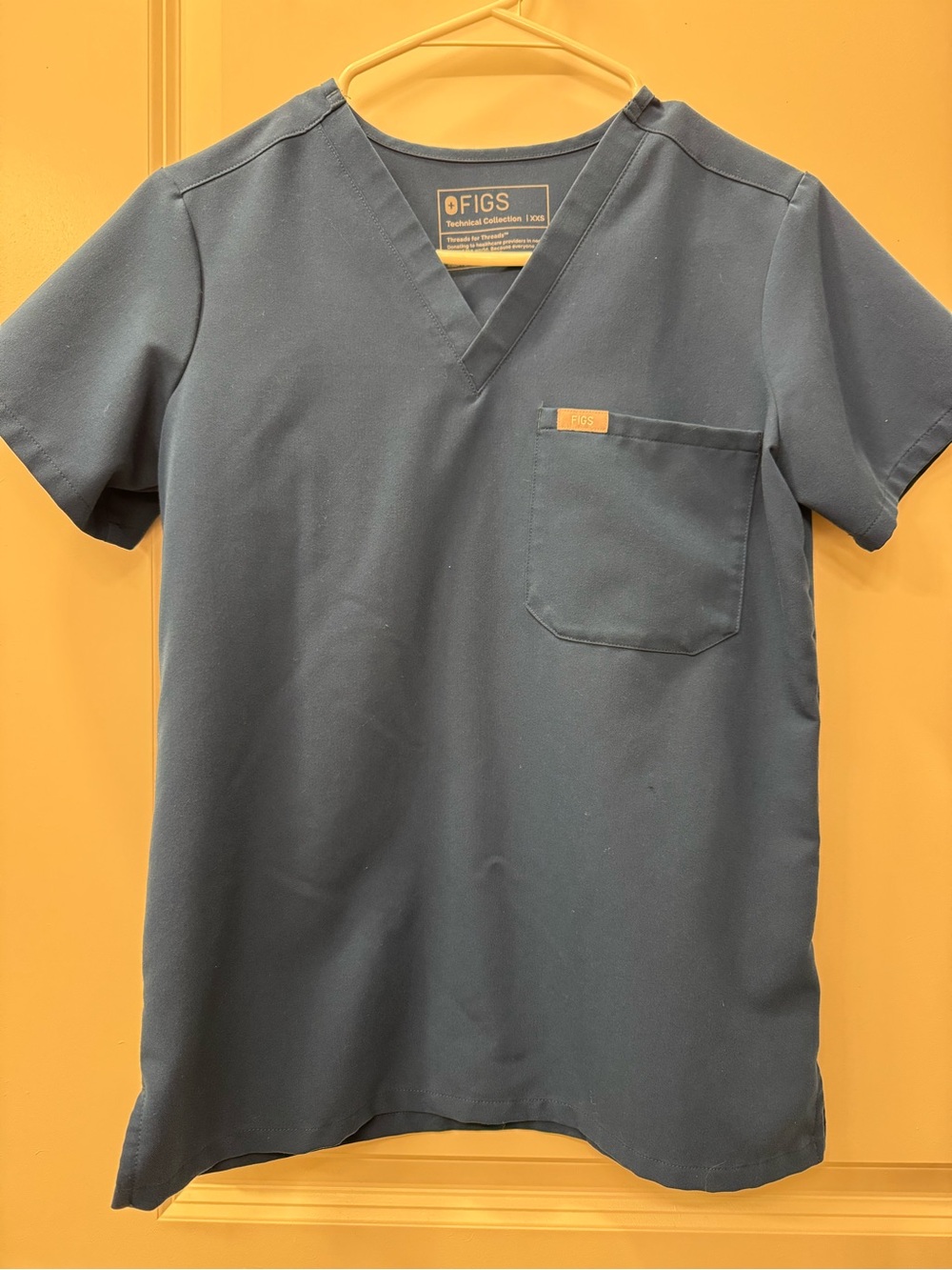 FIGS women’s deep reef Short Sleeve V-Neck Scrub Top